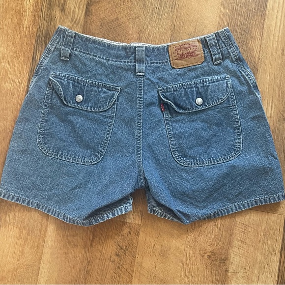 Vintage Levi’s Wide leg Mid Thigh Jean Shorts - Picture 2 of 9